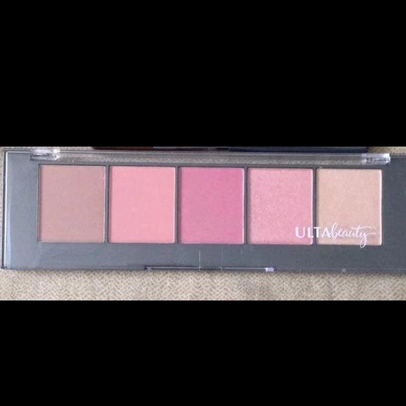 Ulta Beauty blush and highlighter set - Picture 3 of 4